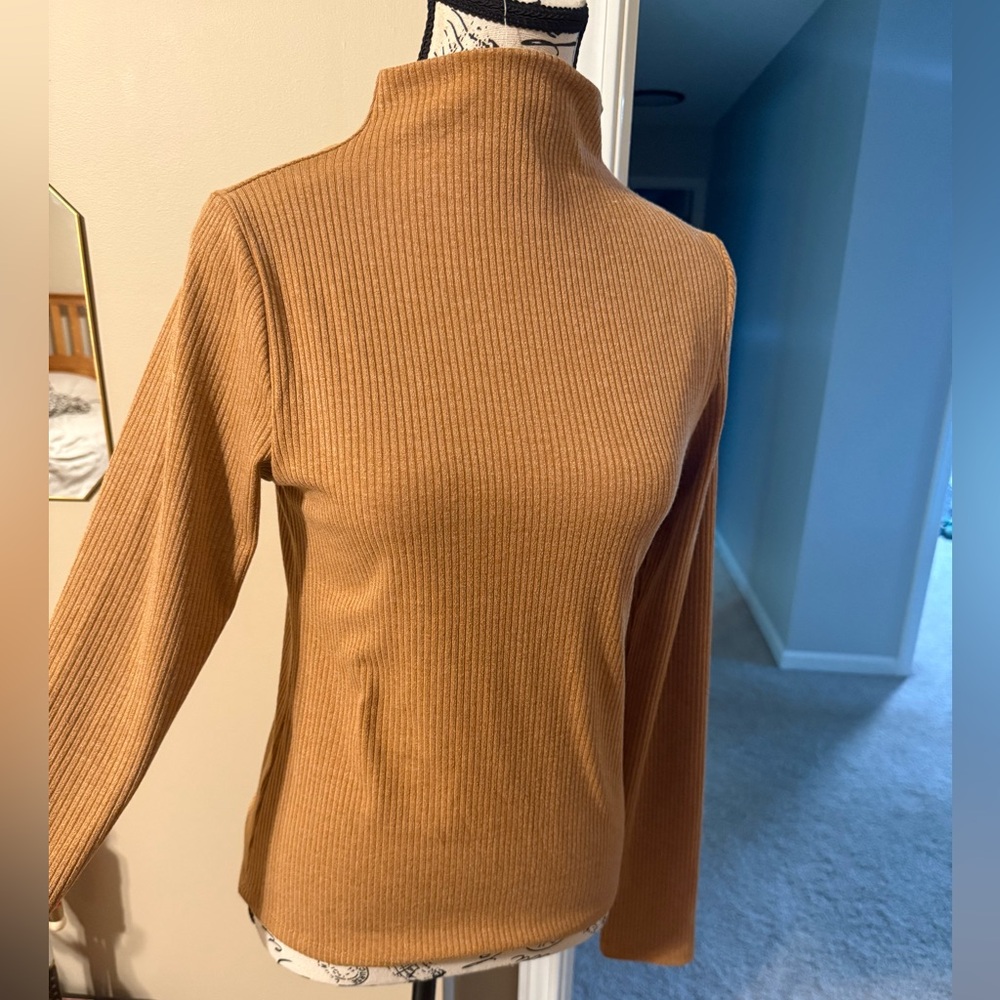 Long sleeve ribbed shirt